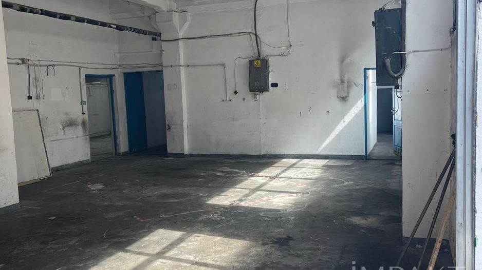 Hala de 250 mp la inchiriat open-space zona Piata 1 Mai - Poză 11