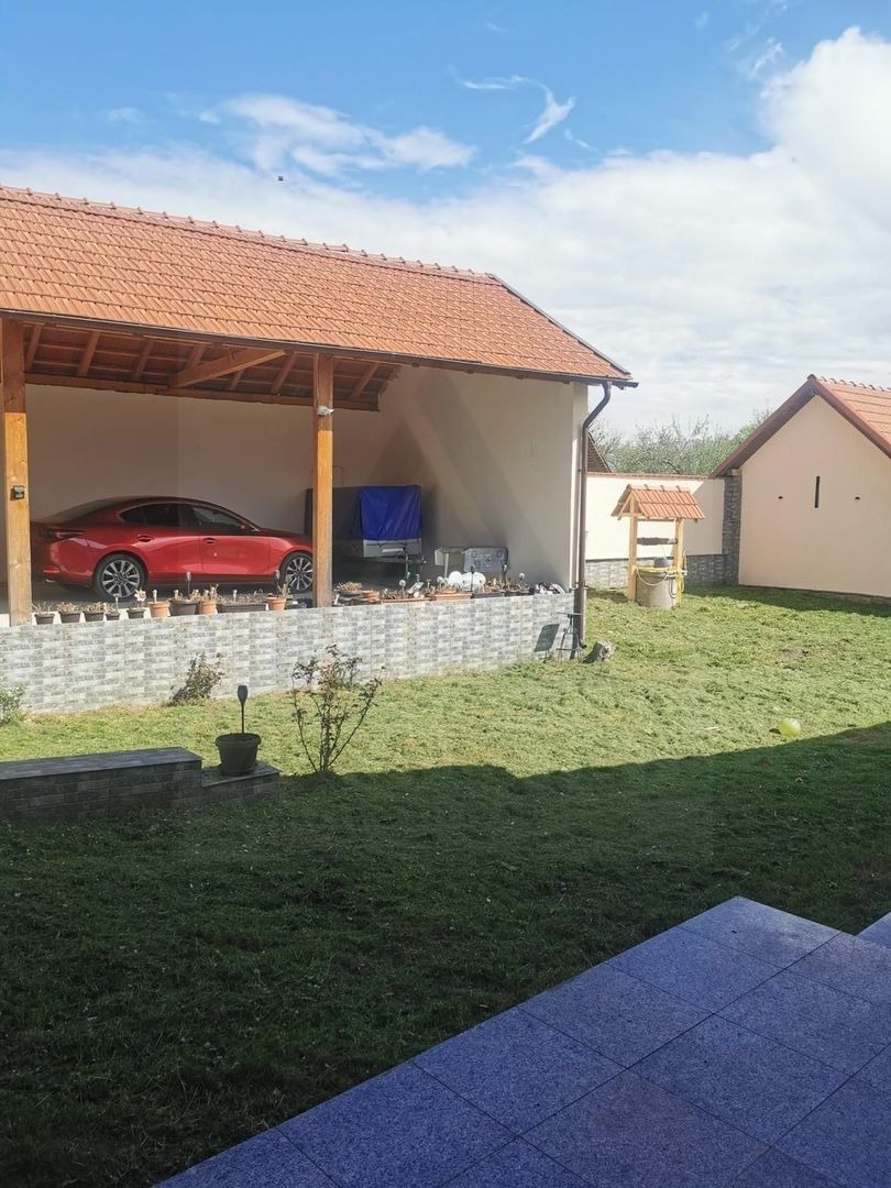 Casa individuala cu garaj 60 mp si teren+gradina 2650 mp in Porumbacu - Poză 8