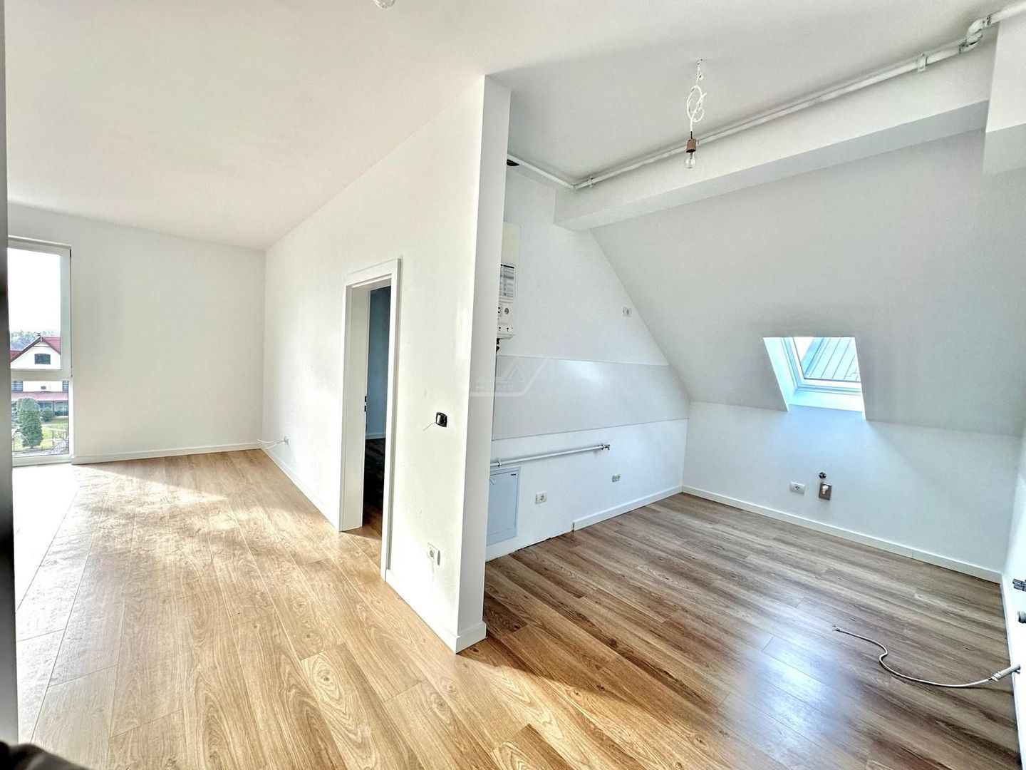 Bloc finalizat. Finisaje superioare. Loc de parcare. - Poză 3