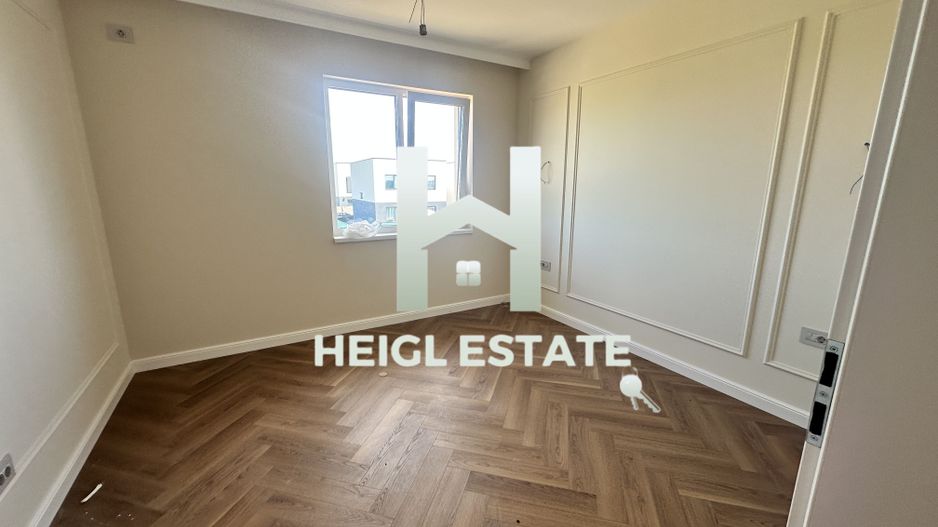 Duplex cu 4 camere separat prin camera tehnica - Poză 3