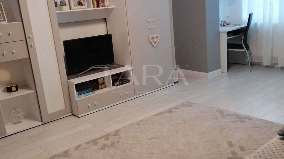 Apartament 70 mp, scara interioară, curte, parcare și boxă, mobilat. - Poză 3