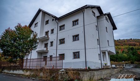 Apartament cu doua camere in bloc nou zona Pietricica.
