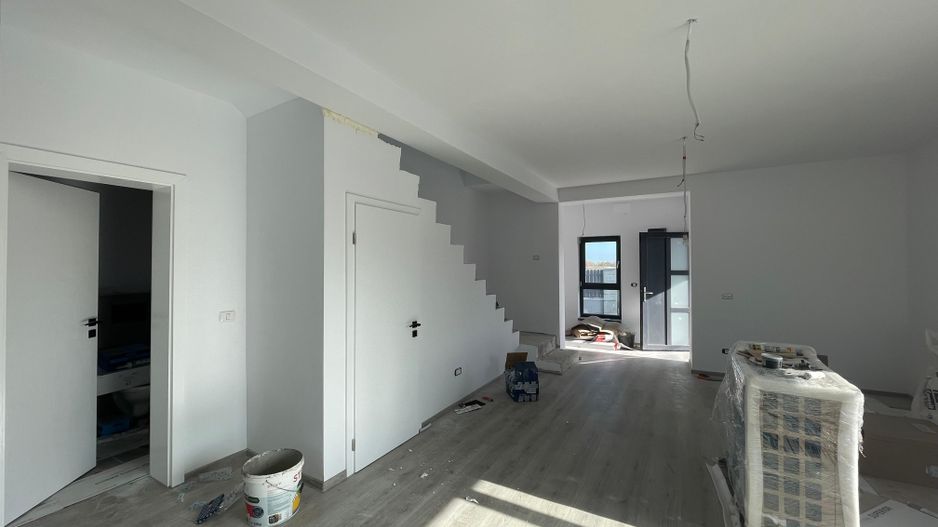 Duplex modern despartit prin baie - Mosnita Noua - Poză 4