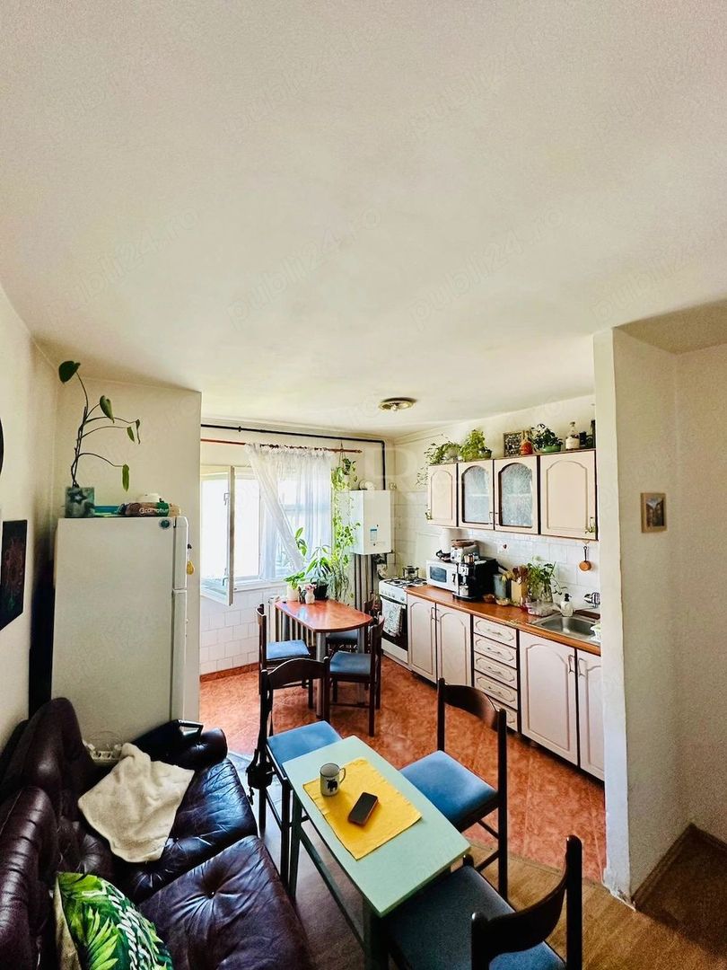 Apartament 3 camere, spatios, zona Semicentrala - Poză 1