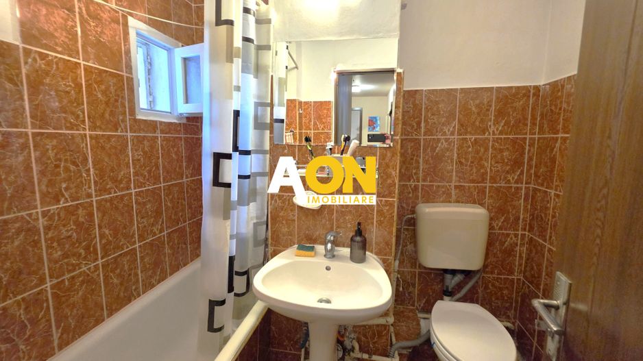 Apartament 3 camere, 2 bai, decomandat, etaj 3, Cetate, zona Stadion - Poză 7