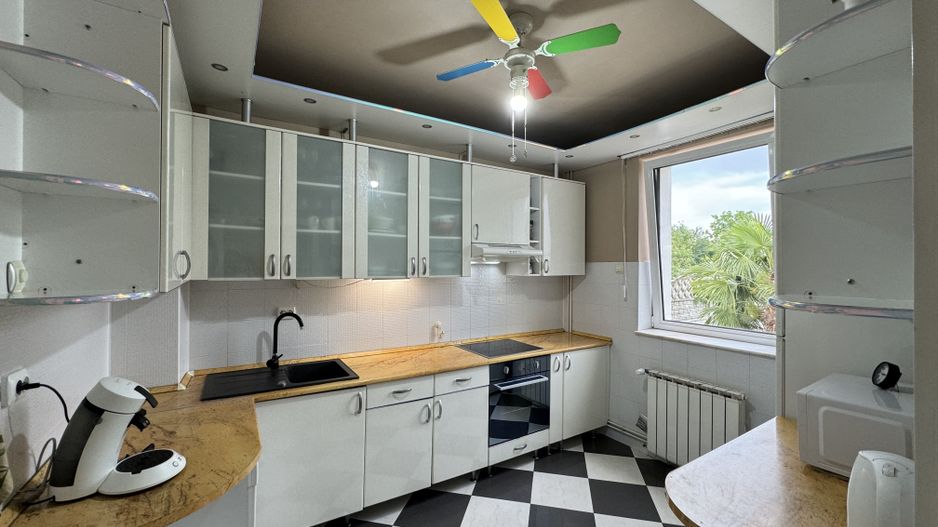 Am redus pretul - Casa deosebita pe 3 nivele in zona linistita - Poză 3