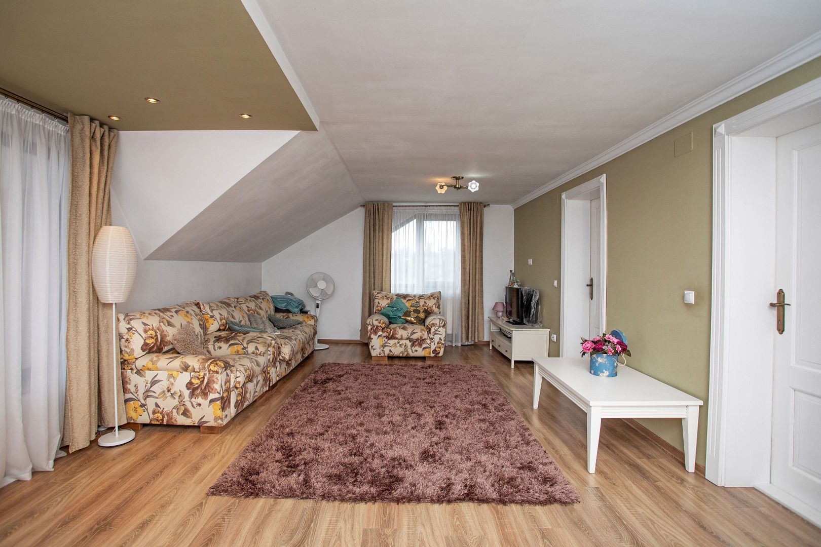 Vilă P+M, Clujului, 190 mp, teren 520 mp, singur în curte. 230 000 E - Poză 33