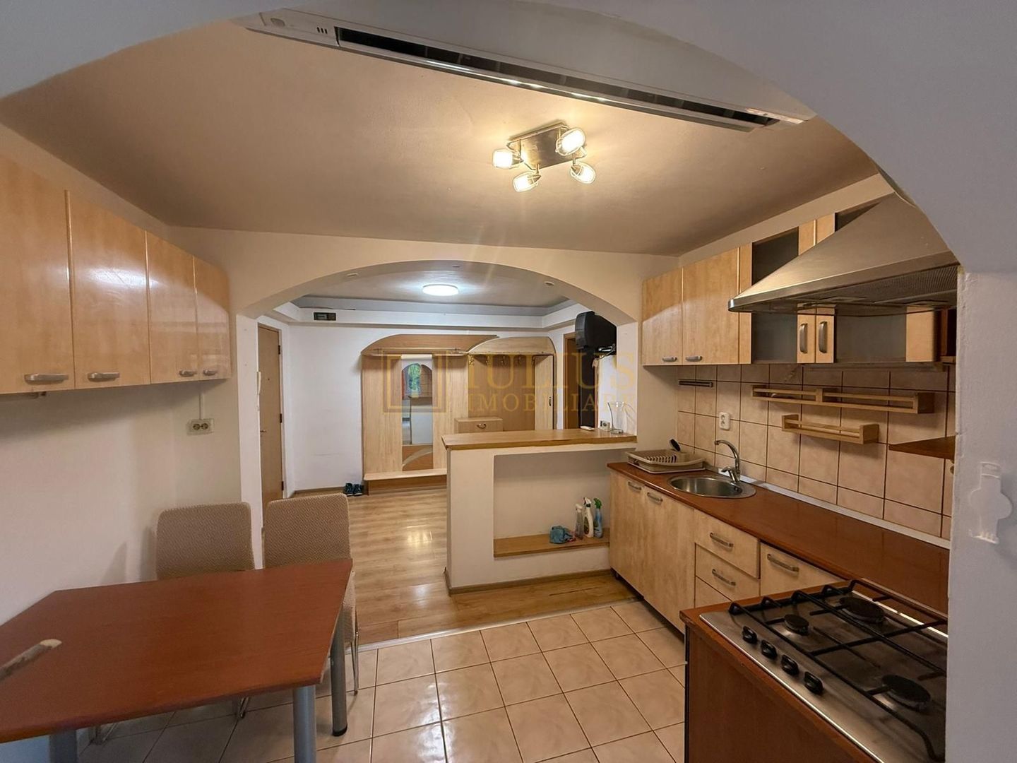 3 camere-calea Aradului, ideal pentru o familie, sau 2 studenti,centrala proprie - Poză 6