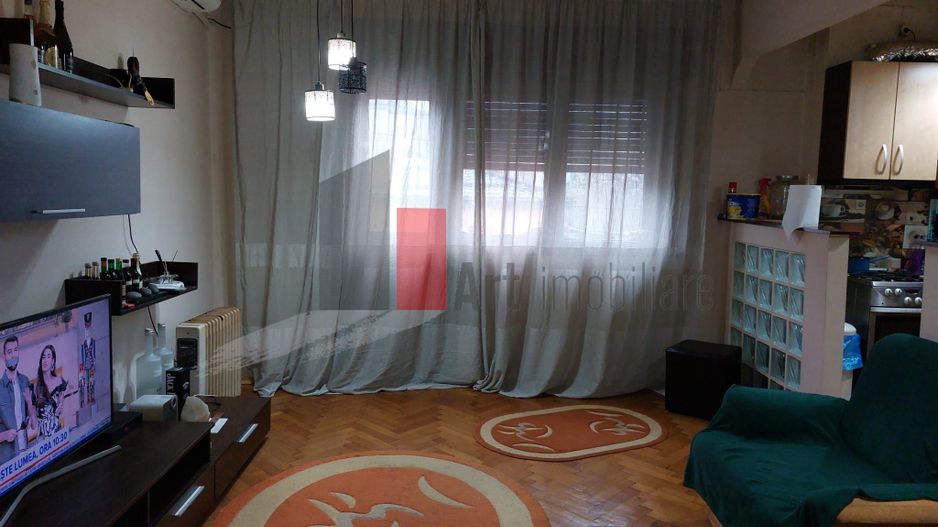 Apartamentul "ENIREJO", et. 1 in vila, FARA RISC SEISMIC, intrare exclusiva - Poză 2