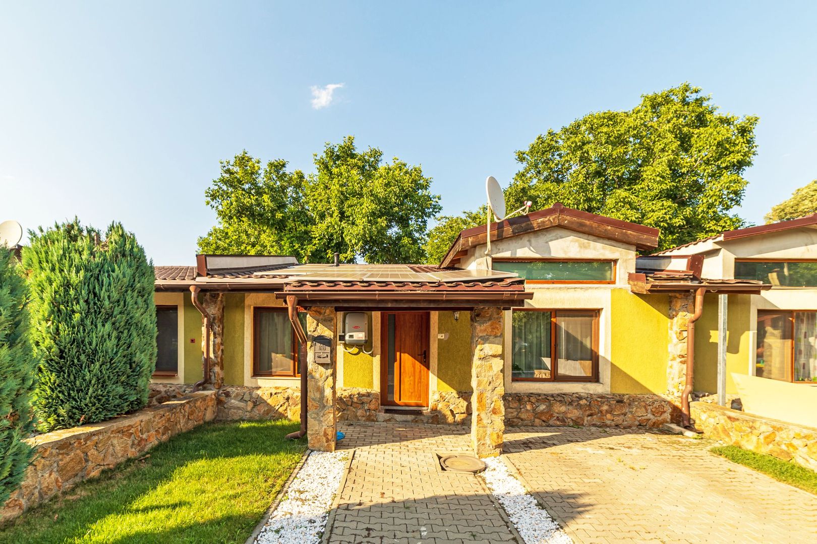 Casă în Cartierul Verde, independentă energetic - Poză 8