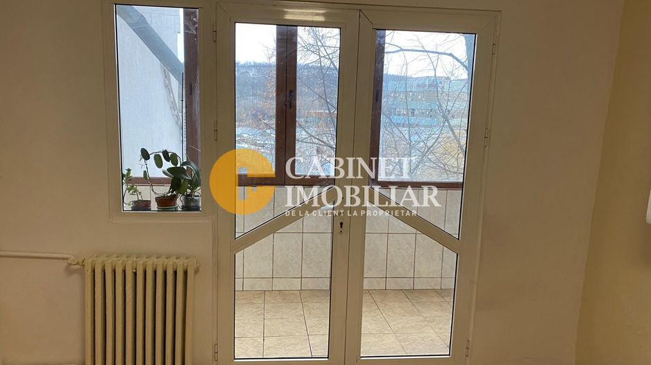 Nicolina - Cug - 4 Camere Decomandat -Etaj 3 - Bloc 1986 - Poză 3