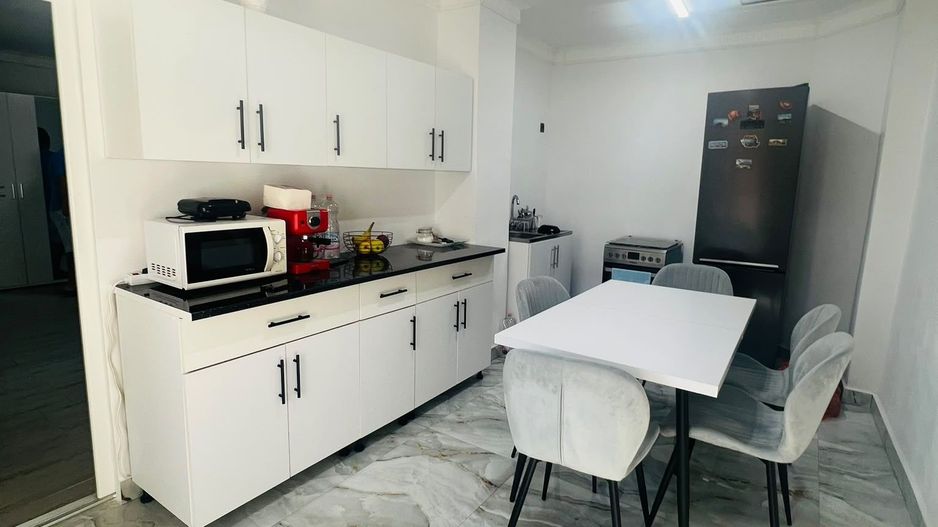 Apartament cu 2 camere la curte comuna , zona centrala - Poză 3