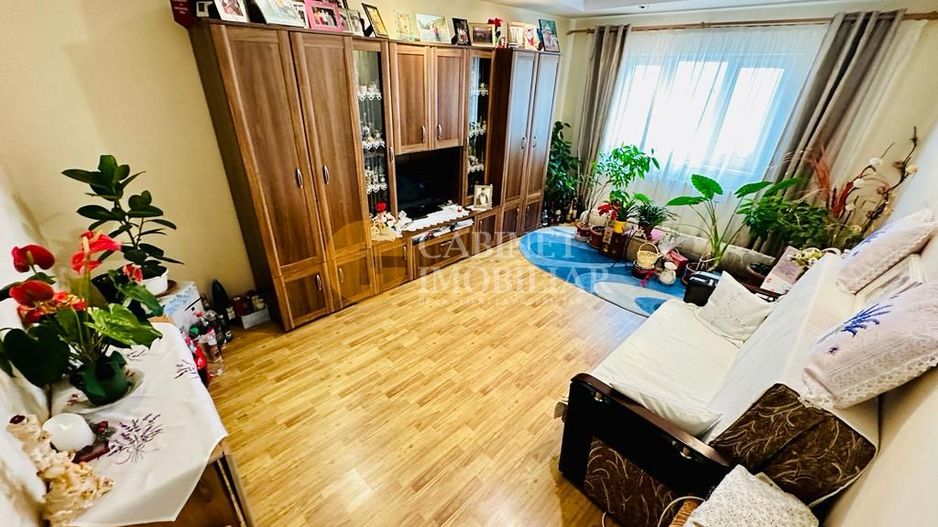 Apartament cu 3 Camere decomandat - Zona Rond Vechi - Bloc 1984 - Poză 3