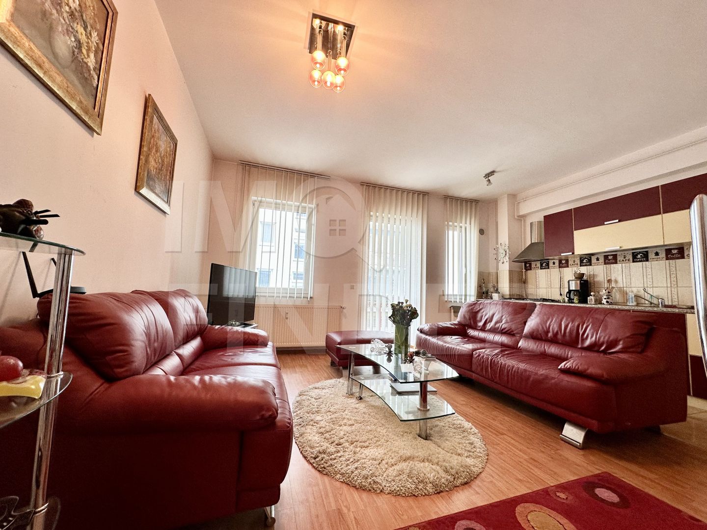 Apartament spațios cu 3 camere,  central, lumină naturală, parcare subterana - Poză 2