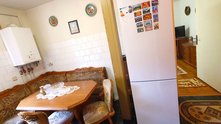 Apartament luminos cu vedere spre biserică, într-un cartier verde și liniștit. - Poză 7