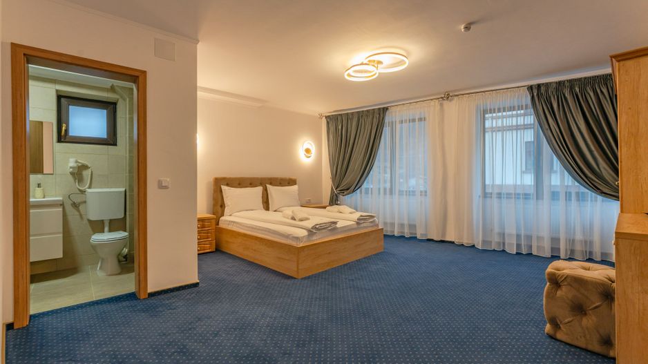 Pensiune Râșnov, 13 camere plus locuință proprietar, zonă Cetate - Poză 27