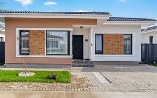 Casa deosebita cu finisaje premium si gradina privata Tunari - Poză 16