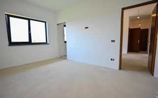 Casa personalizabila,pe un singur nivel,  pod mansardabil,pozitie cu liniste - Poză 2
