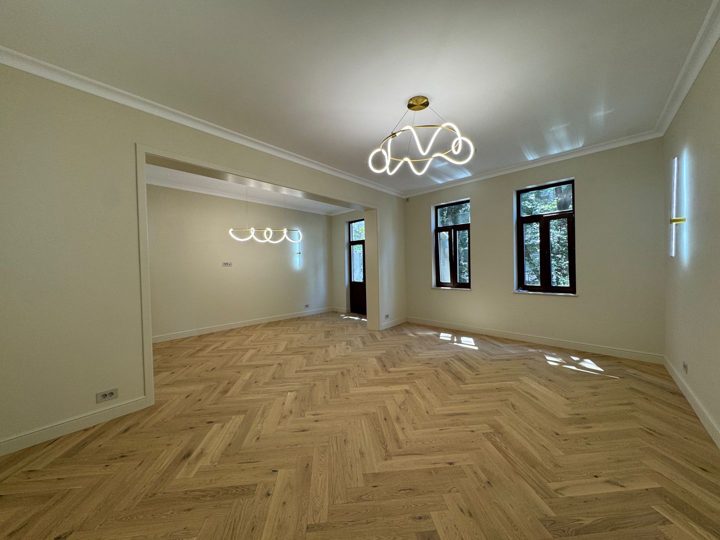 4 camere ||  Mihai Eminescu -Piata Romana || vila interbelica - Poză 2