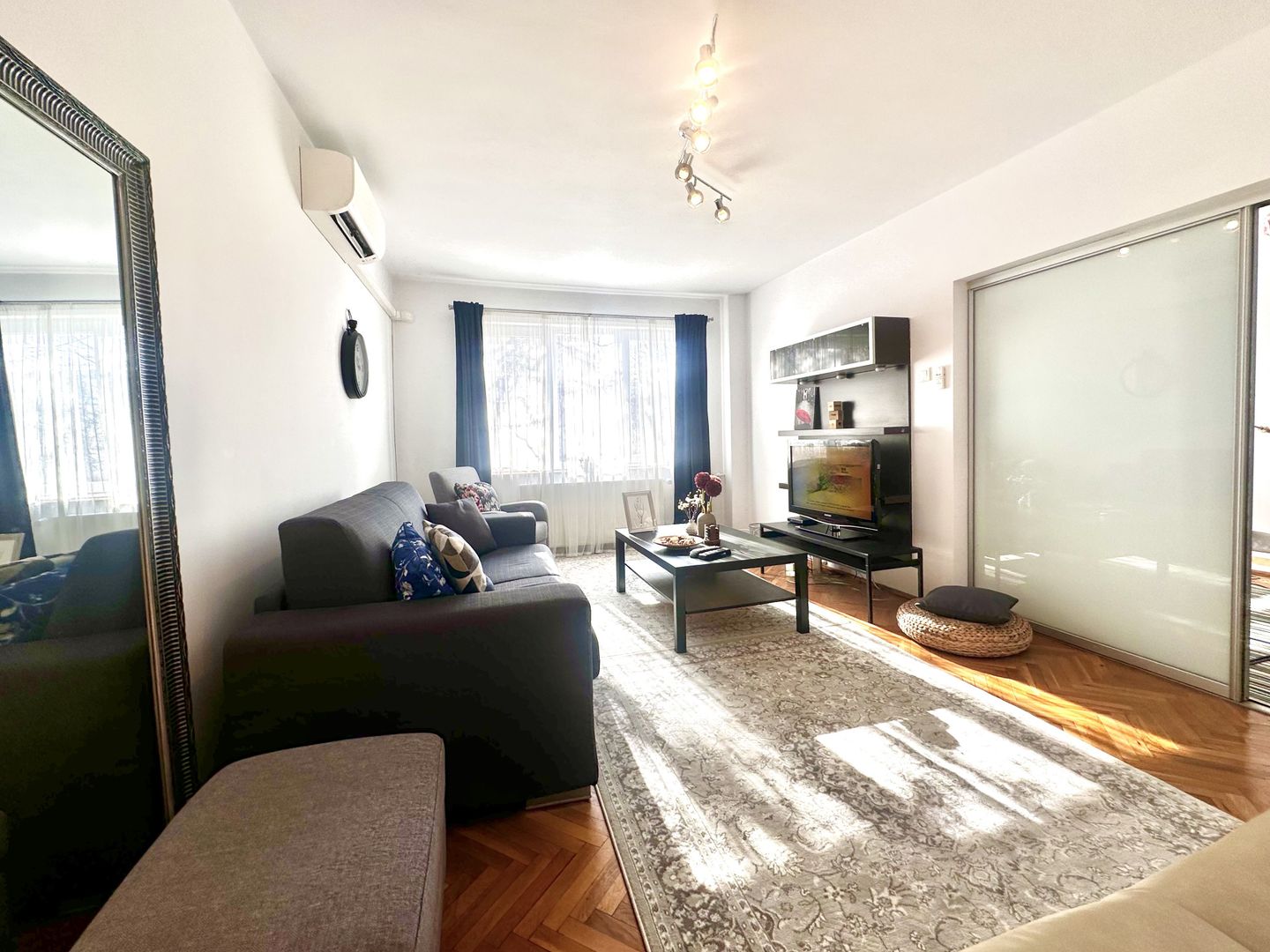 De închiriat apartament cu 4 camere în zona Take Ionescu - Poză 3