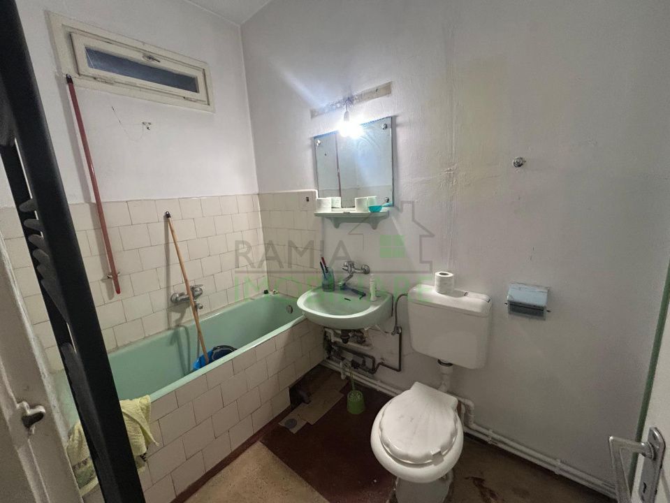Apartament 2 camere decomandat Tractorul etaj 3 centrală termică nouă - Poză 8