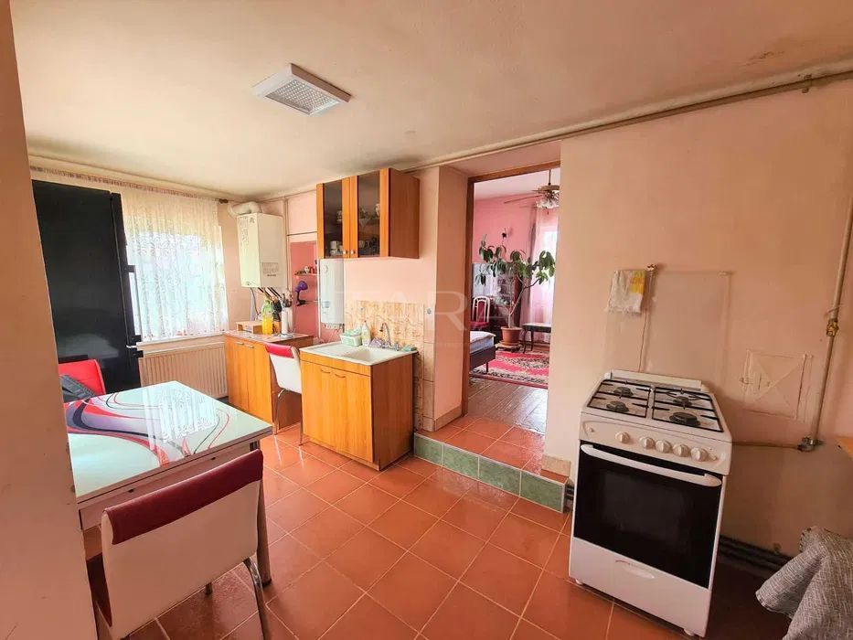 Casă cu teren generos 752 mp - ideală pentru locuință sau dezvoltare. - Poză 3