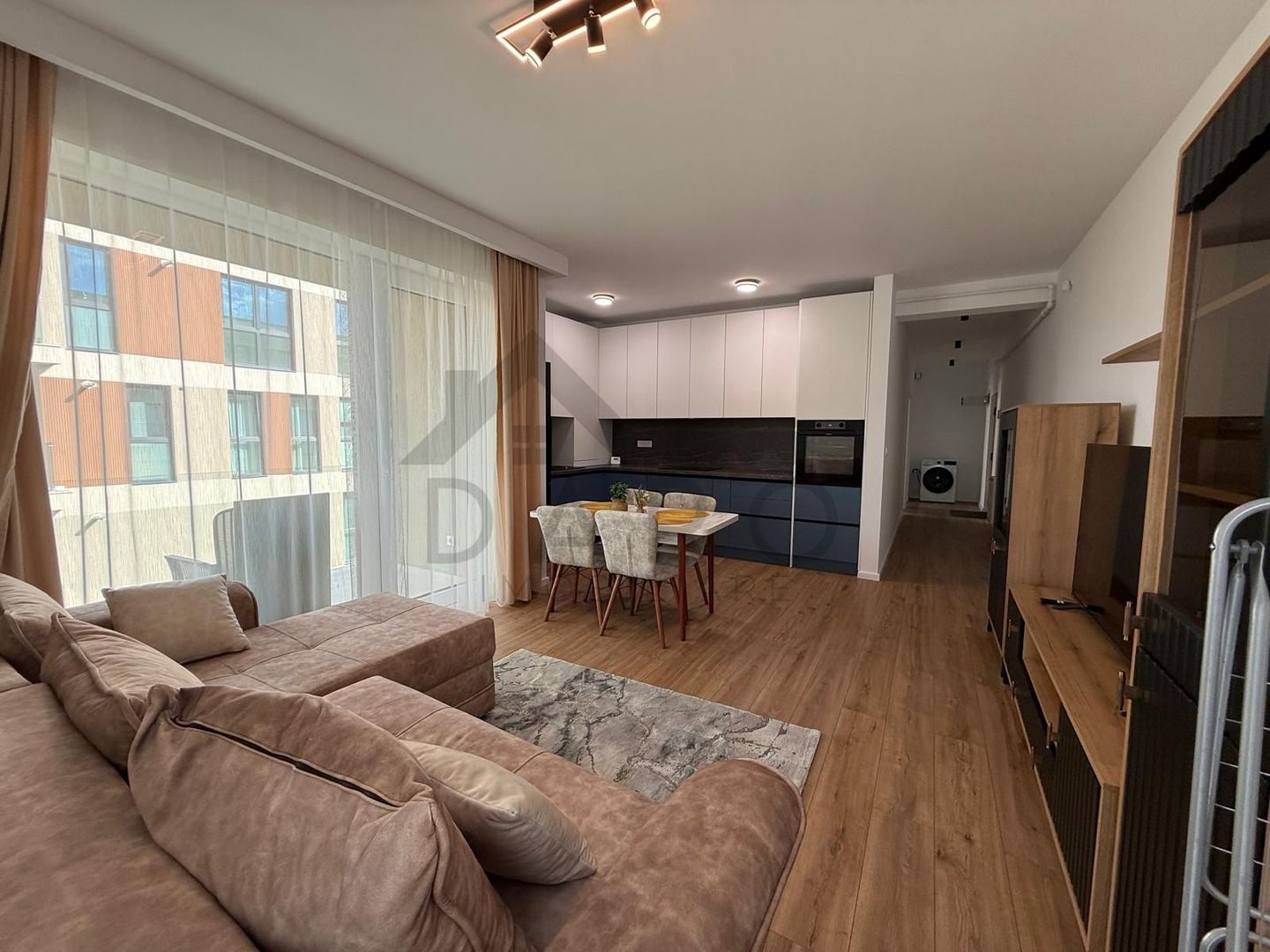 Inchiriez apartament cu 2 camere , bloc nou - Poză 1