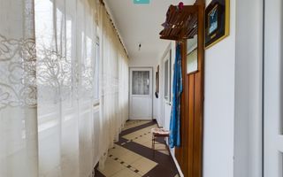 Casa modesta, 2500 mp teren, Domnesti - Poză 2
