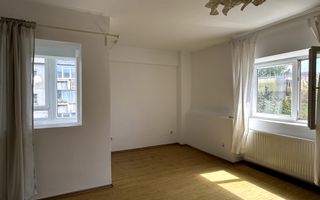 Garsoniera spatioasa de inchiriat, cu boiler in Tei - Poză 8