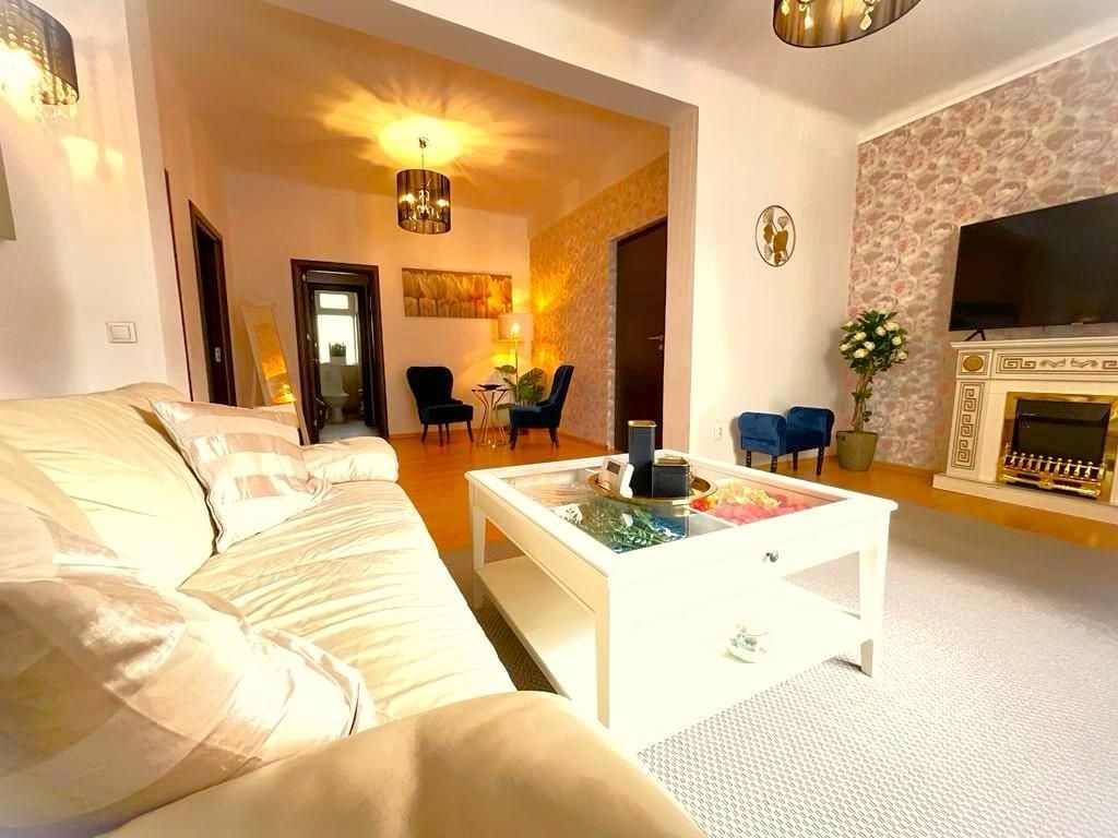 Apartament 3 camere - Piața Victoriei - curte 30mp  - 113mp utili - Poză 2