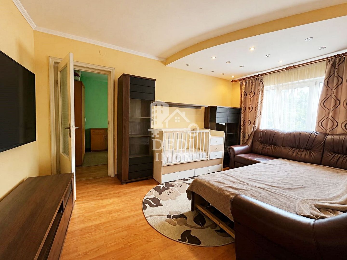 Apartament 3 camera de vânzare in zona Nufarul, Oradea - Poză 1