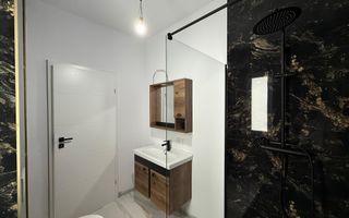 Disponibil imediat. Drum asfaltat. 2 locuri de parcare acoperite. - Poză 4