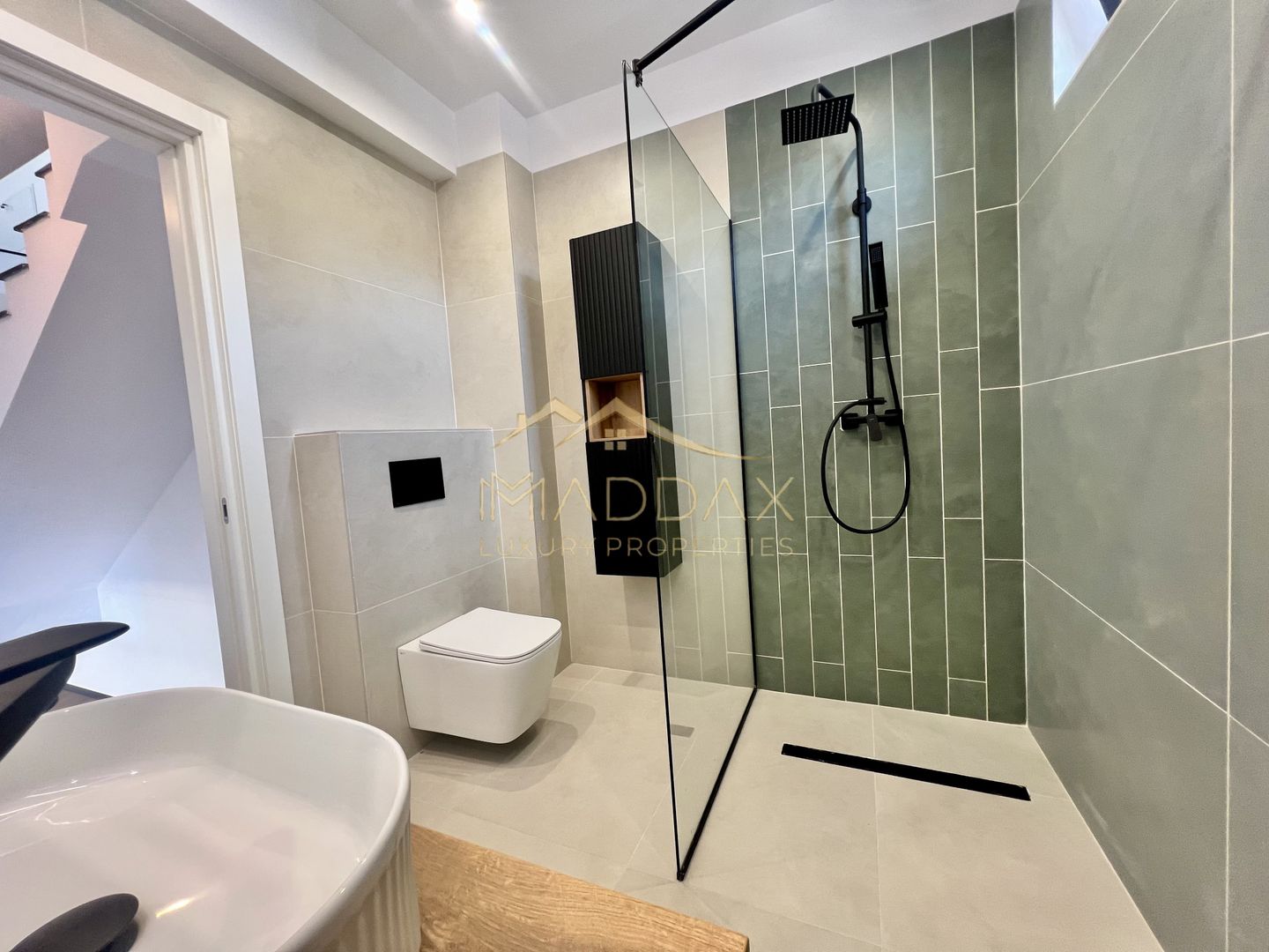 Vilă **6 camere  **451mp // Zona Iancu Nicolae - Poză 92