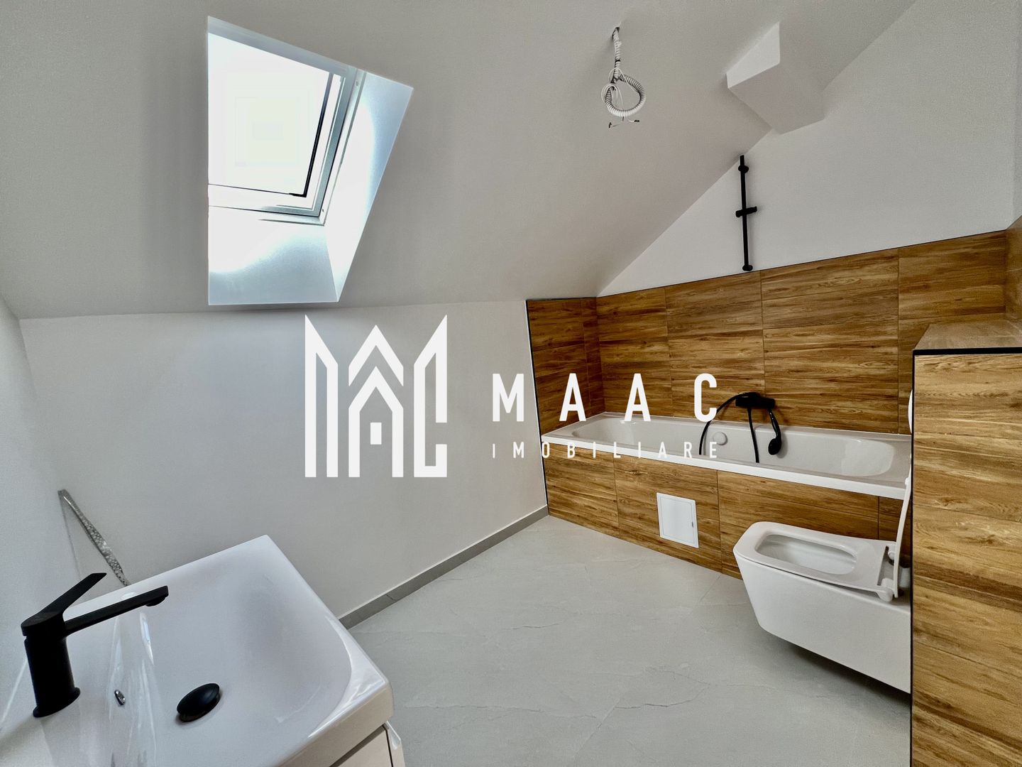 Penthouse Elegant pe 2 Niveluri cu Terasă și Vedere Superbă - Poză 3
