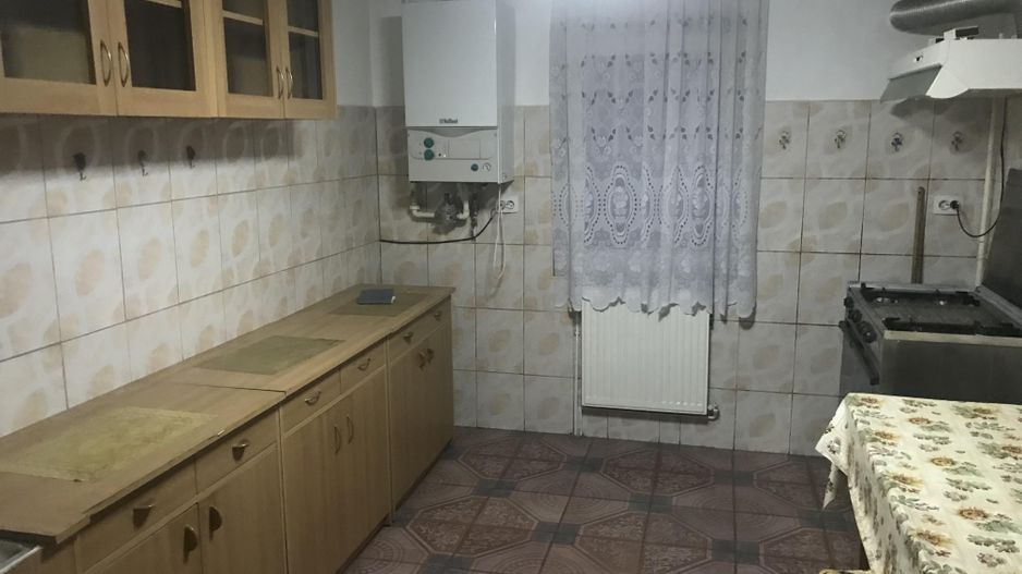 Inchiriere Apartament 4 camere pentru muncitori sau studenti - Poză 1