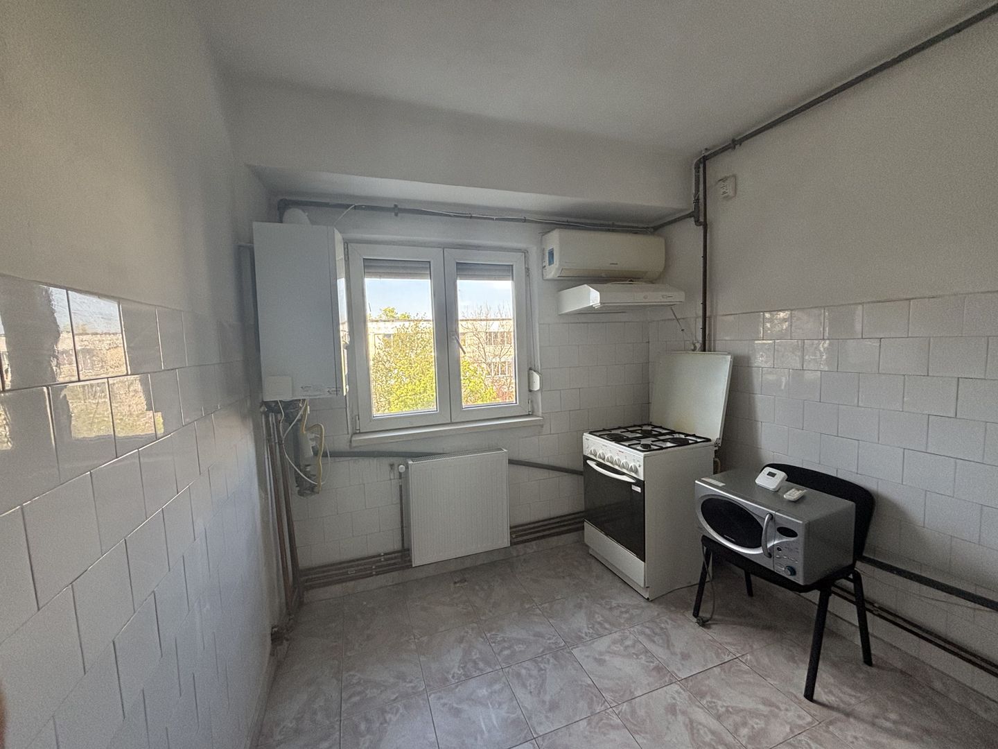 Decomandat si spatios aproape de Spitalul Judetean - Poză 7