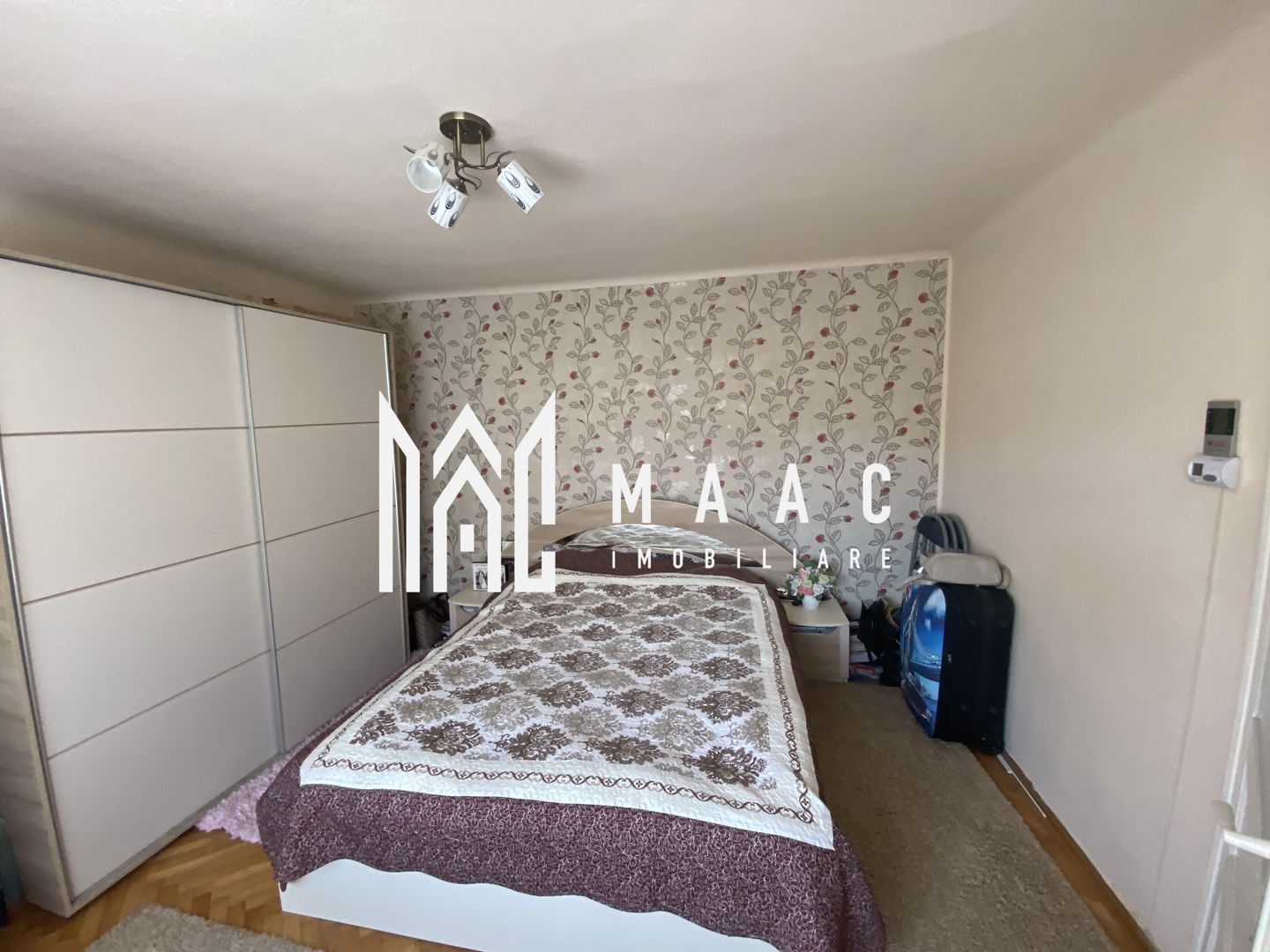 Casă Terezian I Garaj și vecinătate liniștită  I Terezian - Poză 1