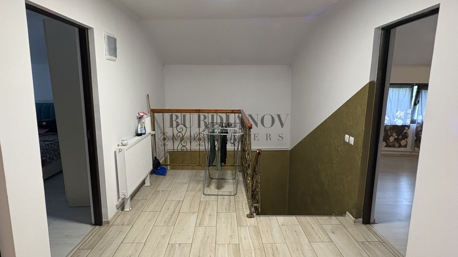 Casă cu 5 dormitoare + Garaj - Islaz - Comuna Brănești - Poză 24