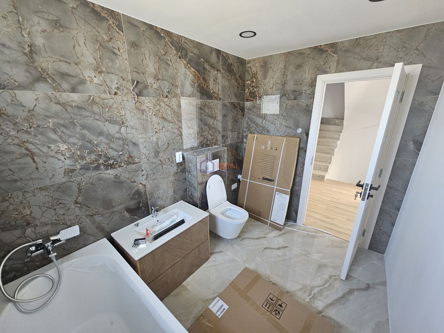 Casa cu 4 camere LA CHEIE in Calea Cisnadiei, zona Casa de Apa - Poză 8