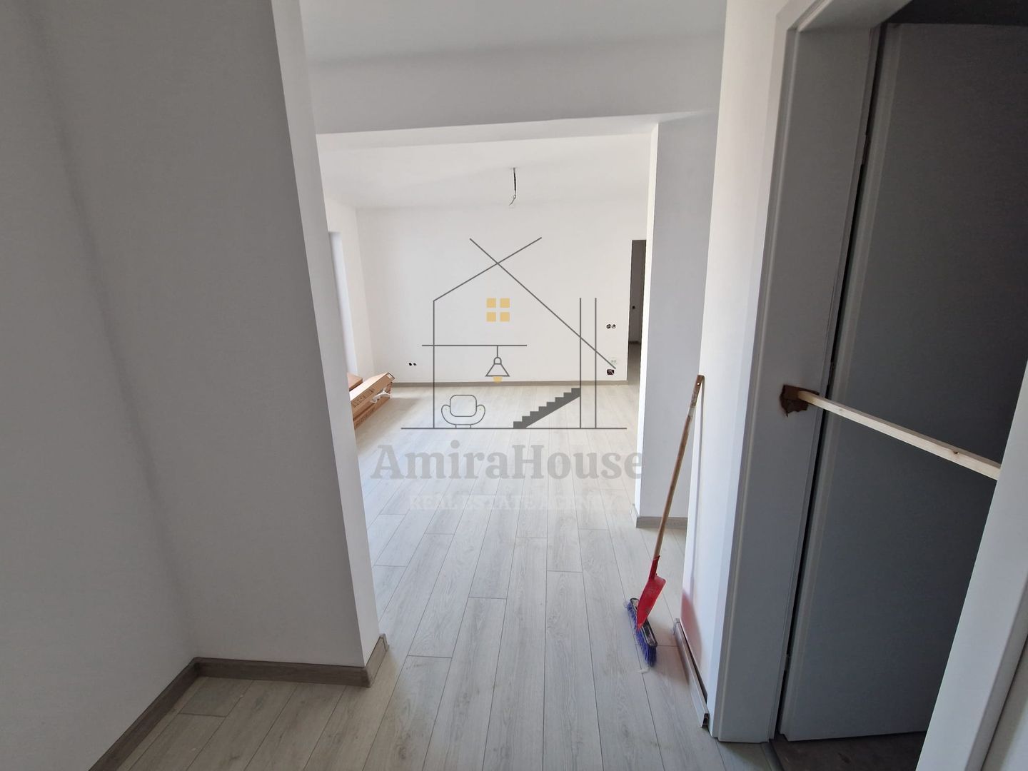Apartament 3 camere CF, finisat etaj 2, parcare subterana, str Traian Vuia - Poză 2