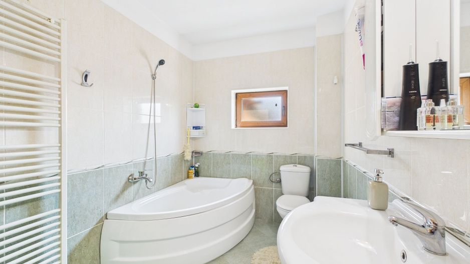 Vilă cu 7 camere, zona Aradului - Poză 5