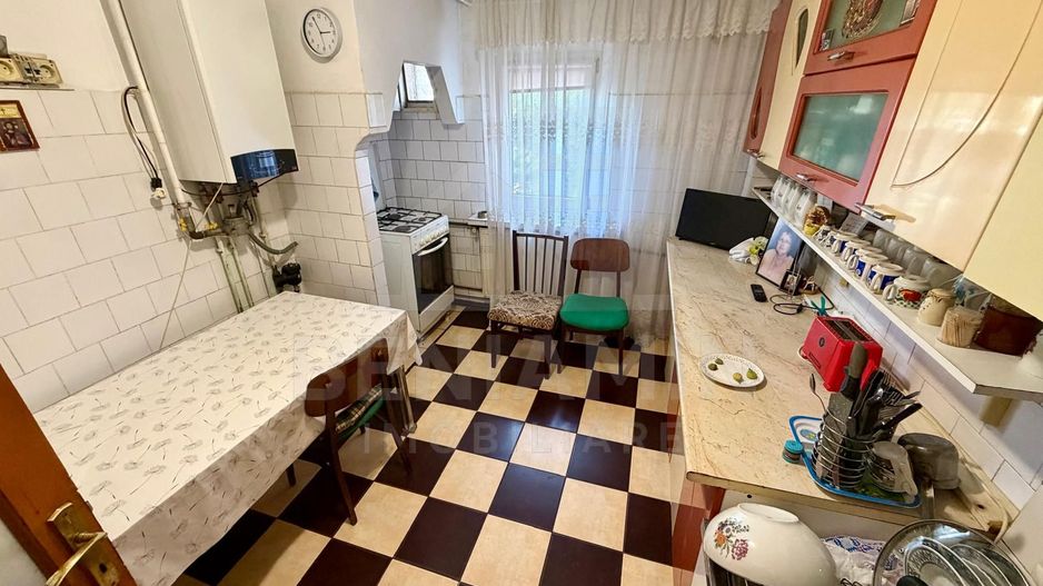 4 camere decomandate - Craiovita Noua - etaj 2 cu 2 bai - bloc 1982 - - Poză 4