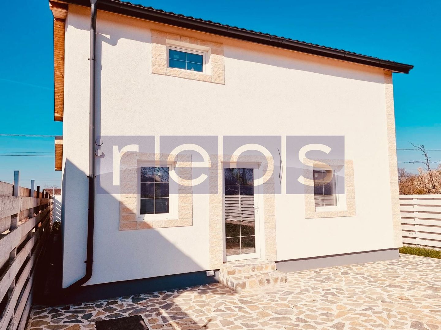 VILA DE VANZARE | 5 CAMERE | BURIAS - Poză 3