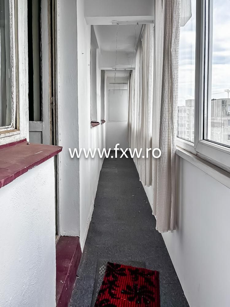 Apartament spațios de 3 camere, decomandat, langa metrou - Poză 1