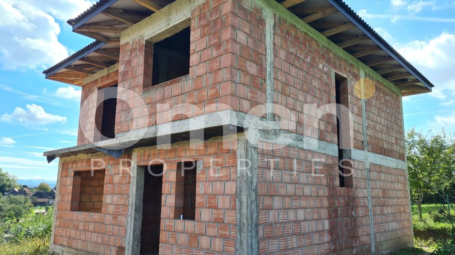 Casa la rosu 5 camere, 119 mp utili de vanzare in Ocolis - Poză 2