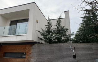 Duplex modern – arhitectură contemporană, spații luminoase