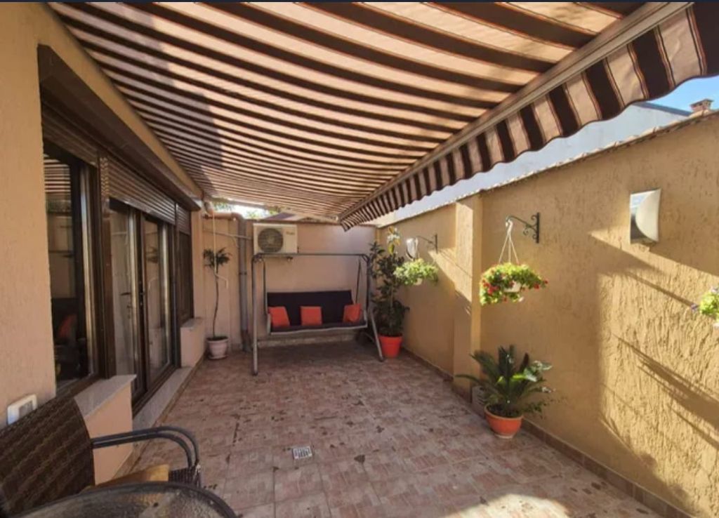 Apartament cu 3 camere pentru vanzare | curte 24 mp | Damaroaia - Poză 3