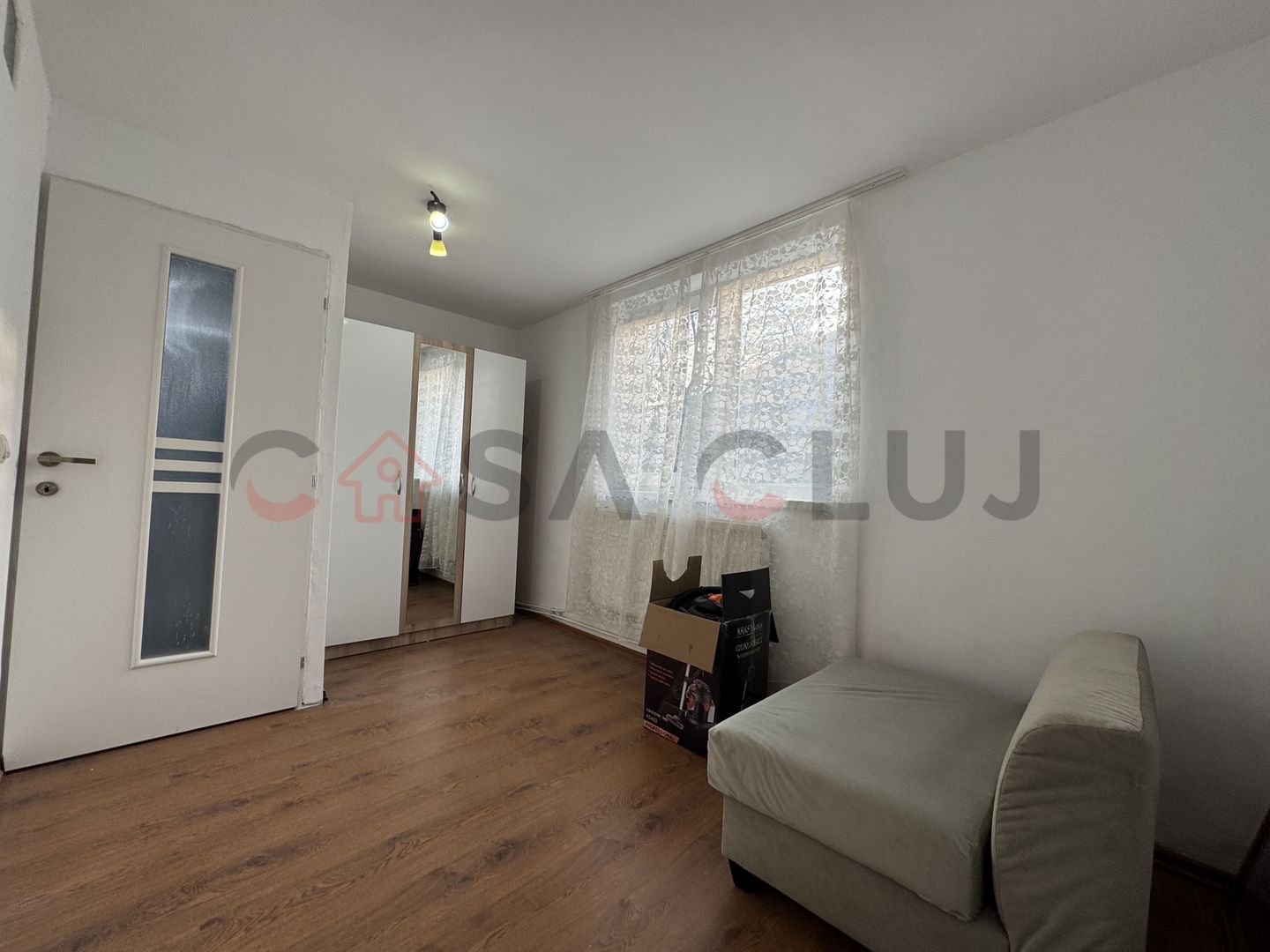 Casă cu curte comună, Zona Sala Sporturilor! - Poză 1