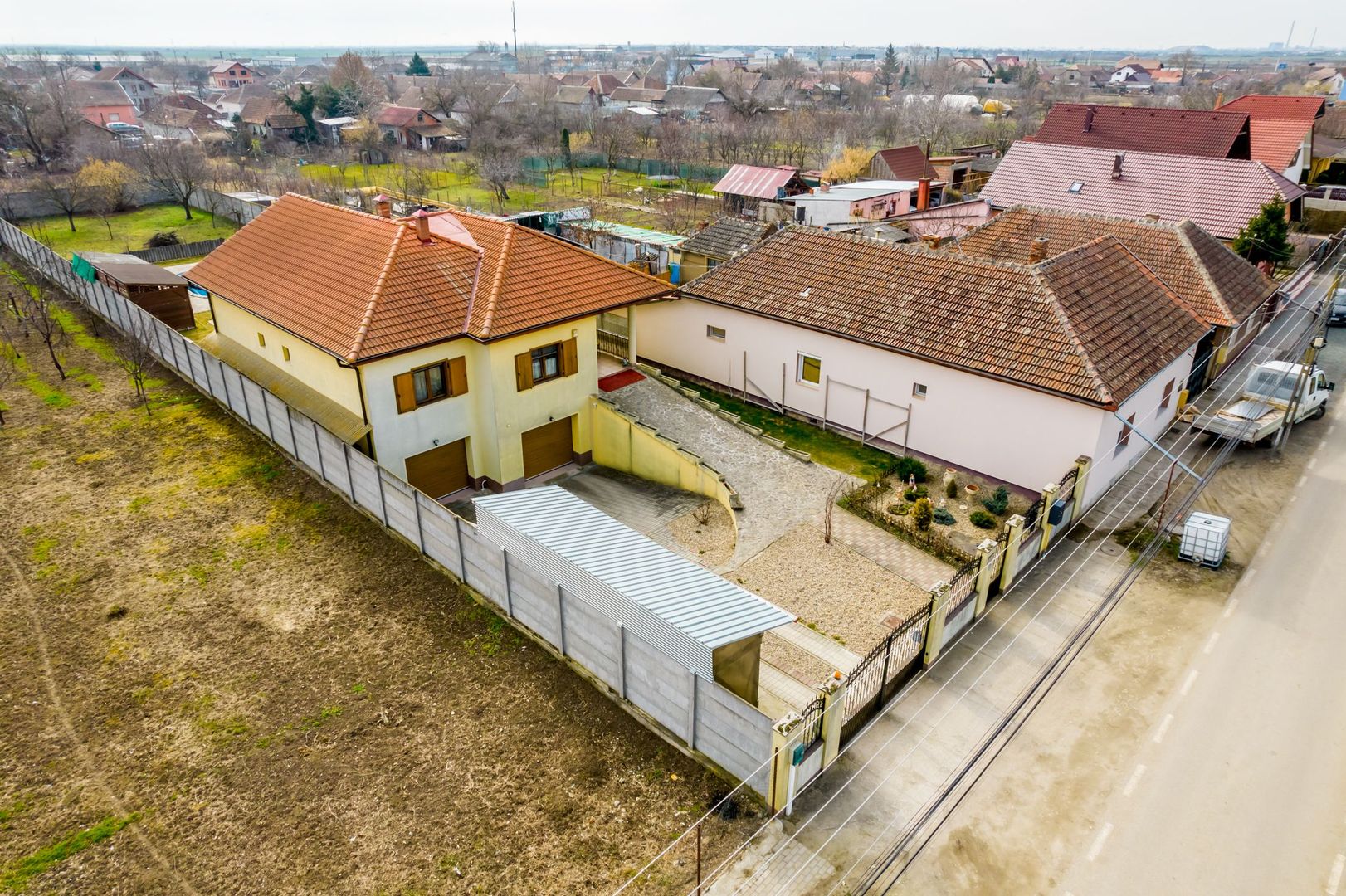 Vilă elegantă tip mediteranean în Zimandul Nou - Poză 1