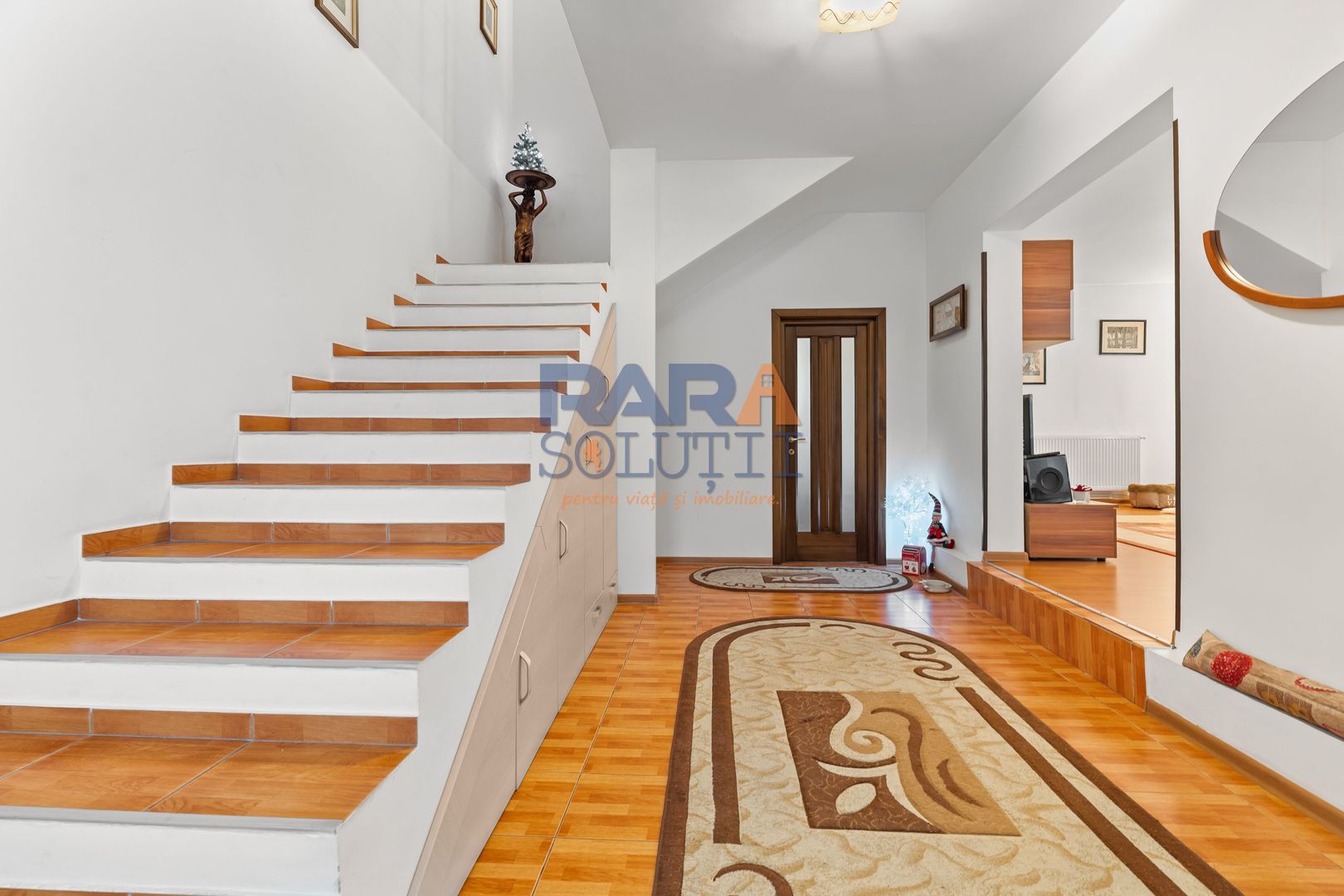 Casă cu 3 dormitoare și 2600 mp teren - Poză 3